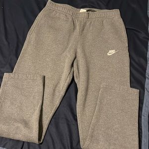 Men’s Nike sweatpants. Dark grey, size Medium. Very good condition.